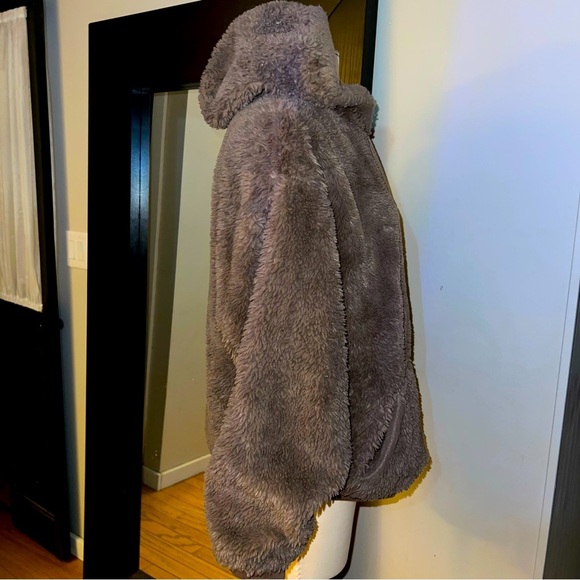 ASOS DESIGN Oversized Brown Sherpa/Faux Fur Hoodie - Large - Picture 4 of 13
